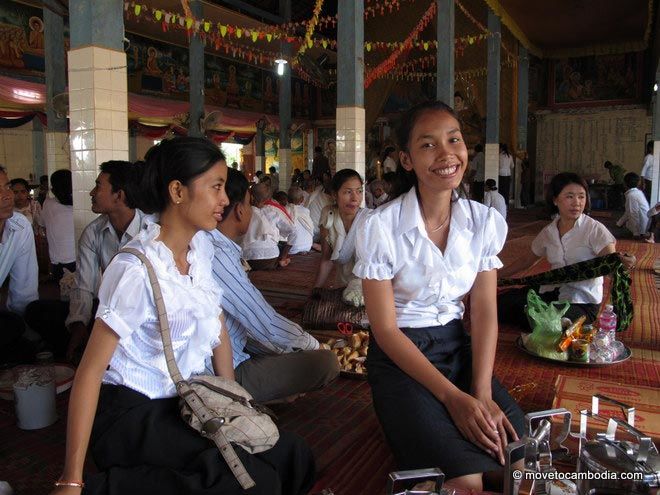 During Pchum Ben, it is traditional to wear white, the Cambodian color of mourning.