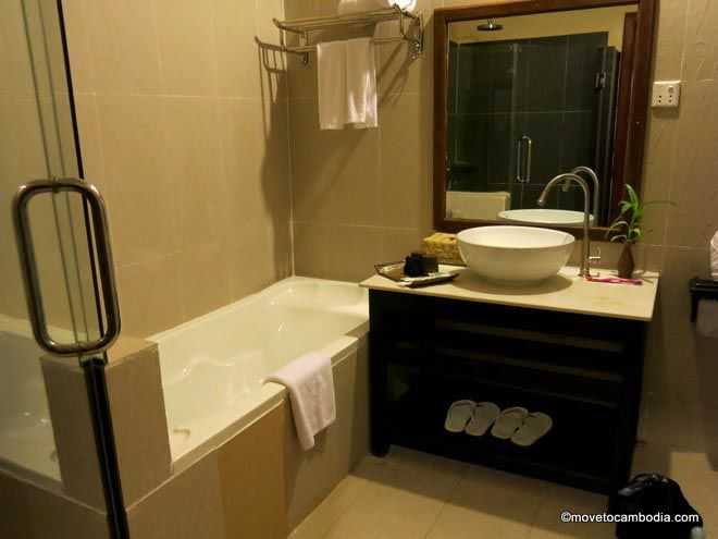 Angkor Heritage Boutique Hotel bathroom