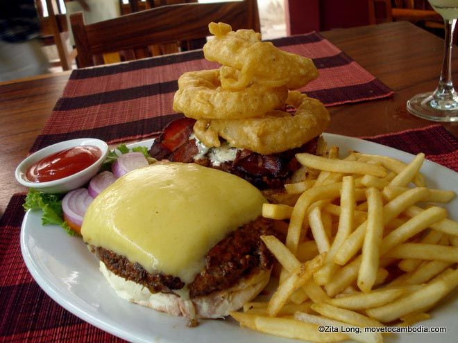 Lone Pine burger Phnom Penh