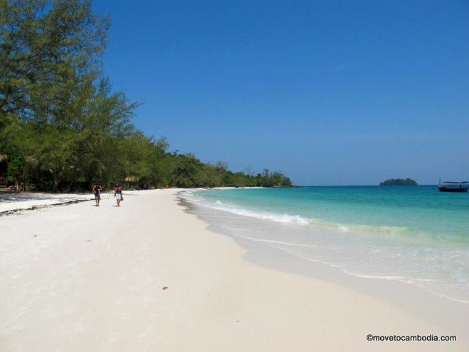 Beach in front of Monkey Island