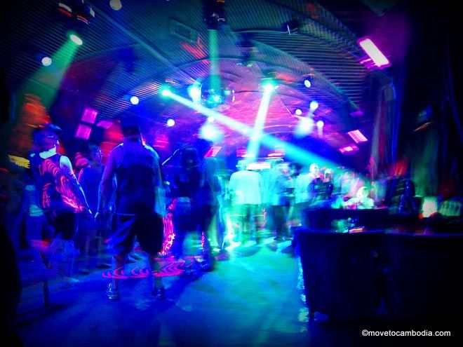 phnom penh clubs pontoon